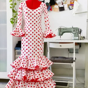 imagen de un maniquí con un vestido flamenco