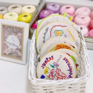 imagen de bordados hechos en clase