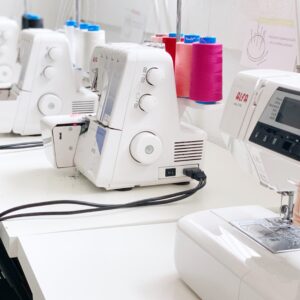 imagen de remallaceros en el local de historias hiladas