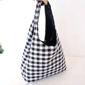 imagen de un bolso hecho en una clase