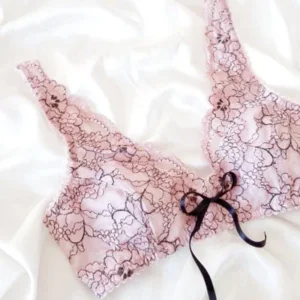 imagen de un sujetador hecho en clase